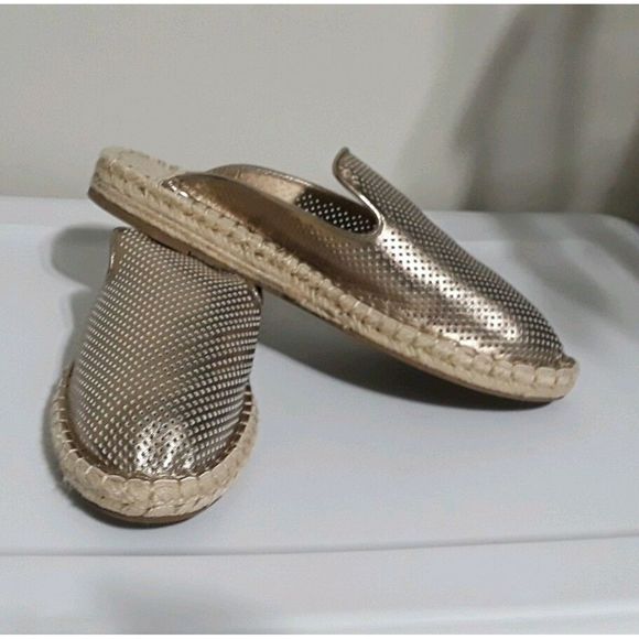 Dolce Vita Slip On Gold Metallic Perforated Sz 10 - Picture 1 of 5